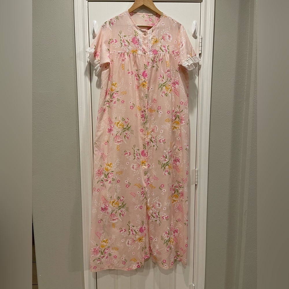Vtg 70s Sears Perma Prest Long Robe Women’s Large Pink Floral Lace Ruffles USA